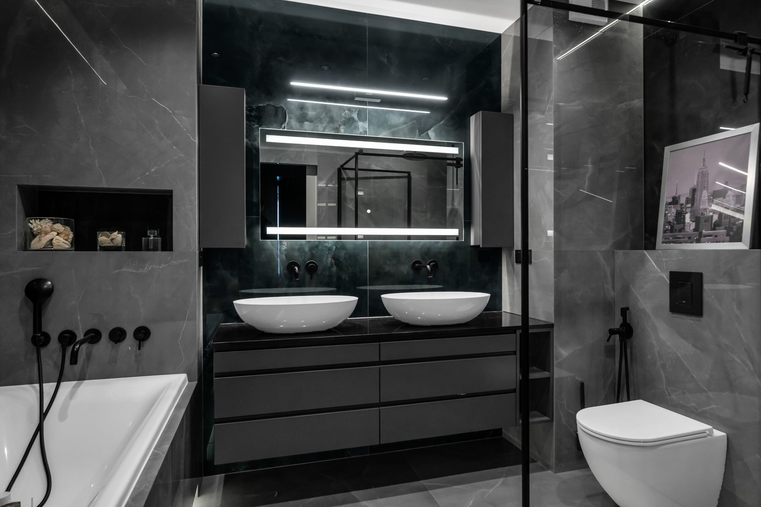 Podwójna czarna szafka umywalkowa wykonana na wymiar.