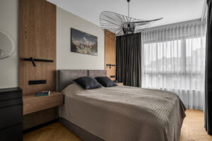 Drewniane szafki nocne wykonane na wymiar do nowoczesnej sypialni.