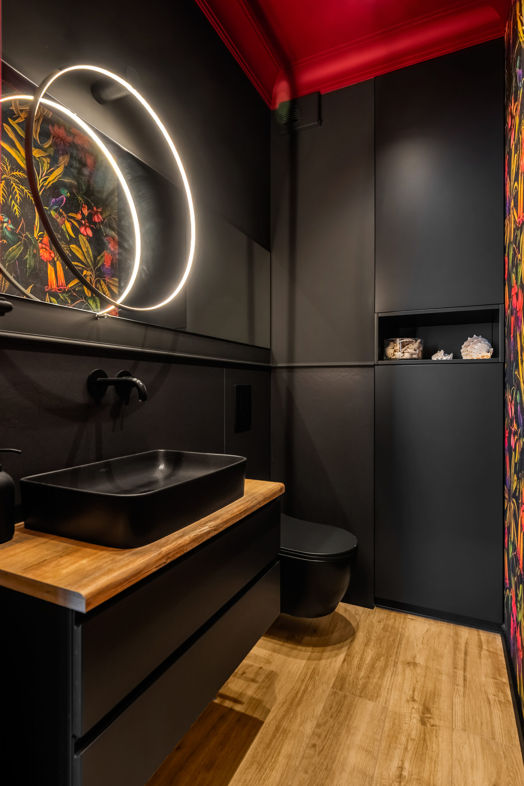 Nowoczesna czarna zabudowa łazienkowa wykonana na wymiar.