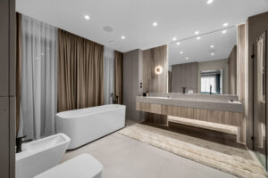 Ujęcie łazienki premium z kamieniem naturalnym i lakierowaną zabudową na wymiar.